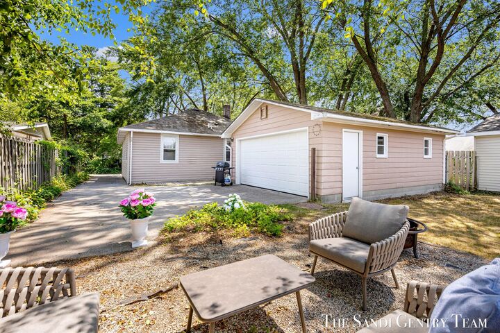 Property Photo:  17545 Reenders Street  MI 49456 