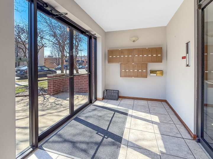 Property Photo:  5840 W Lawrence Avenue 301  IL 60630 