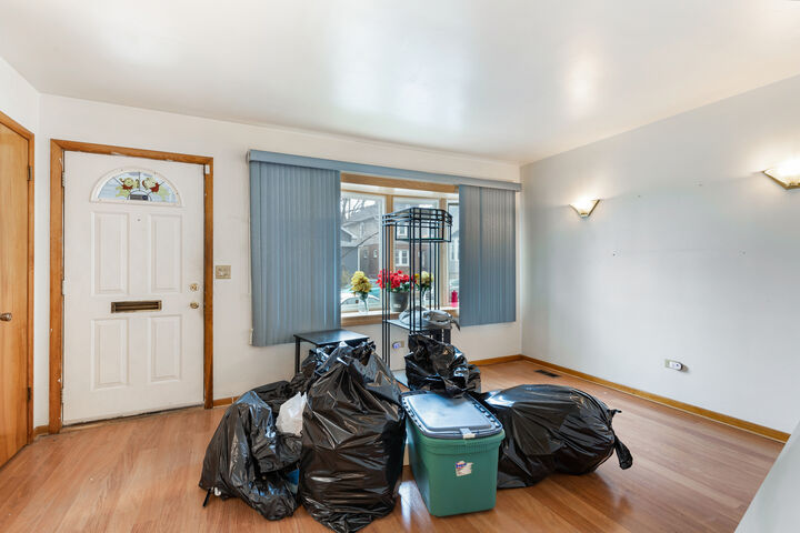 Property Photo: 1128 Circle Avenue IL 60130