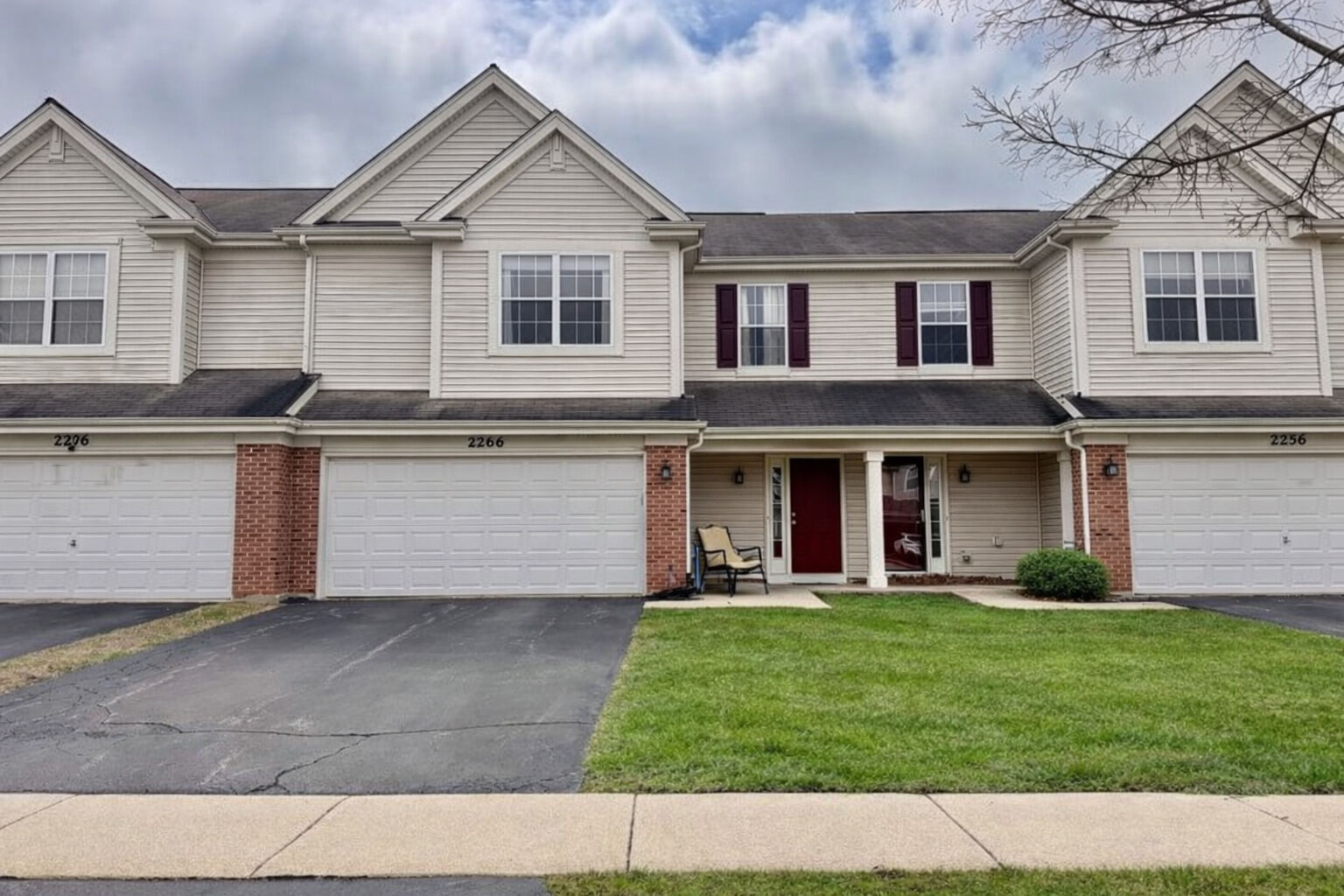 Property Photo:  2266 Pembridge Drive  IL 60156 