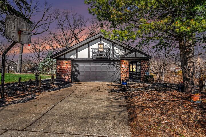 Property Photo:  812 Sunset Drive  IL 60404 