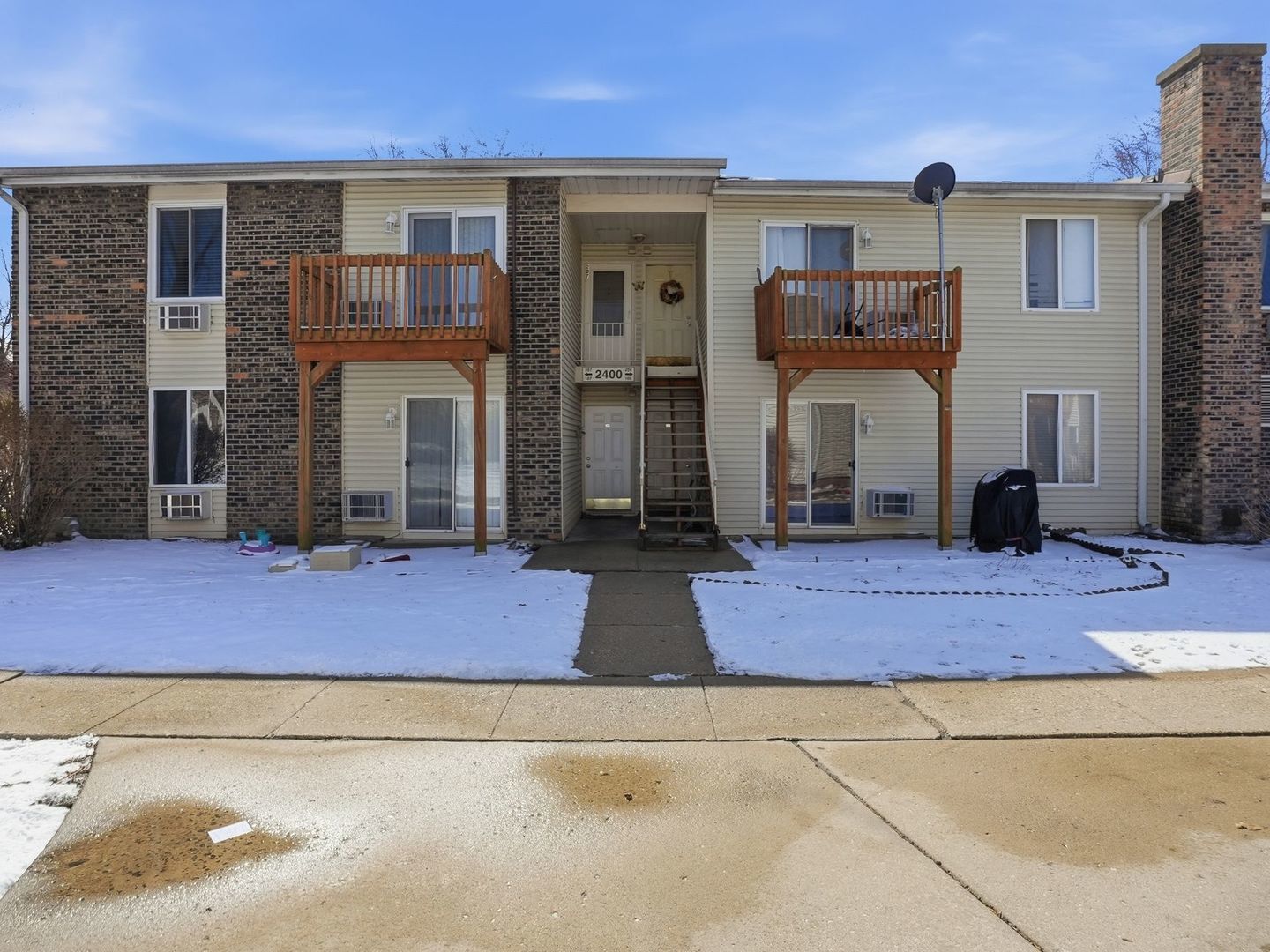 Property Photo: 2400 Light Road 207 IL 60543