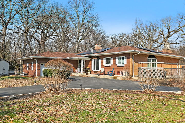 Property Photo:  435 Forest Trail  IL 60523 
