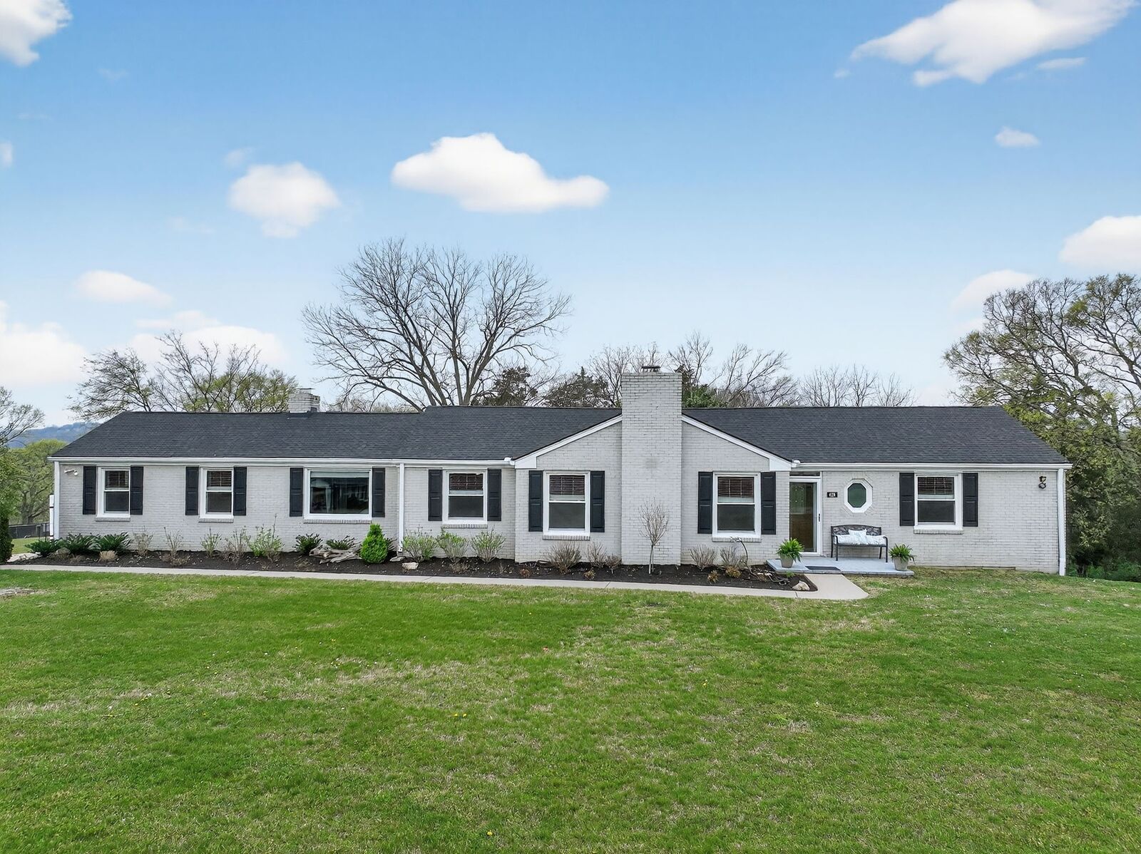 Property Photo: 419 Alta Loma Rd TN 37072