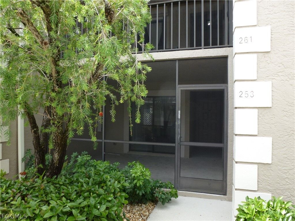 Property Photo: 16290 Kelly Cove Drive 253 FL 33908