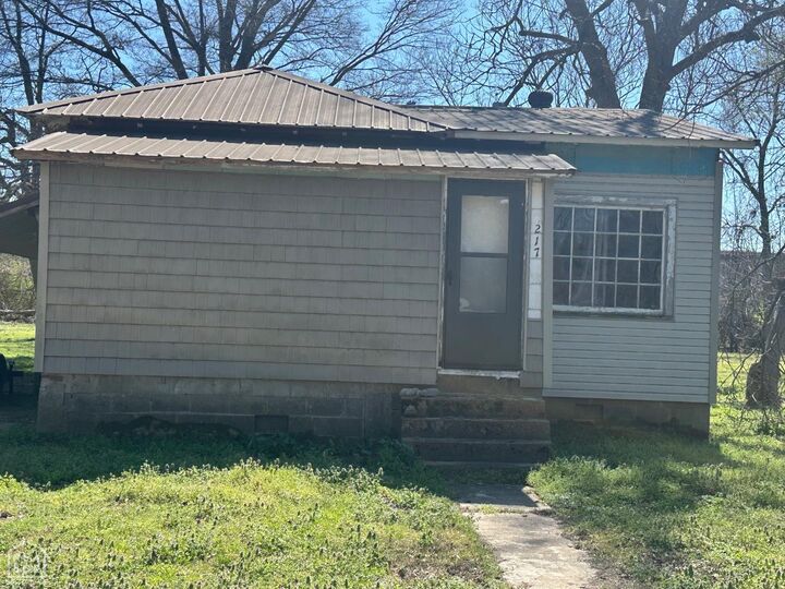 Property Photo:  217 Oak Street  AR 72472 