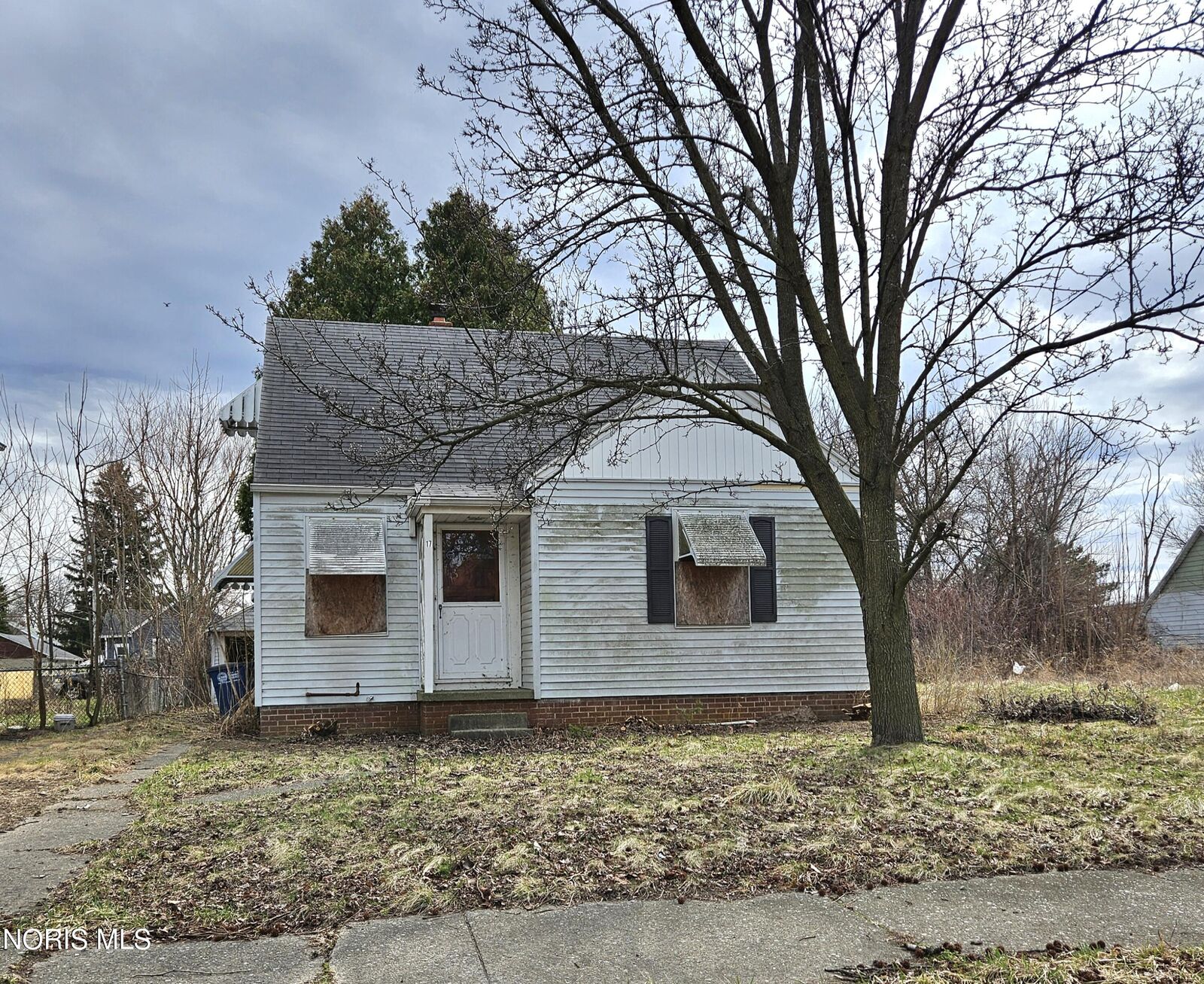 Property Photo:  17 W Pearl Street  OH 43608 