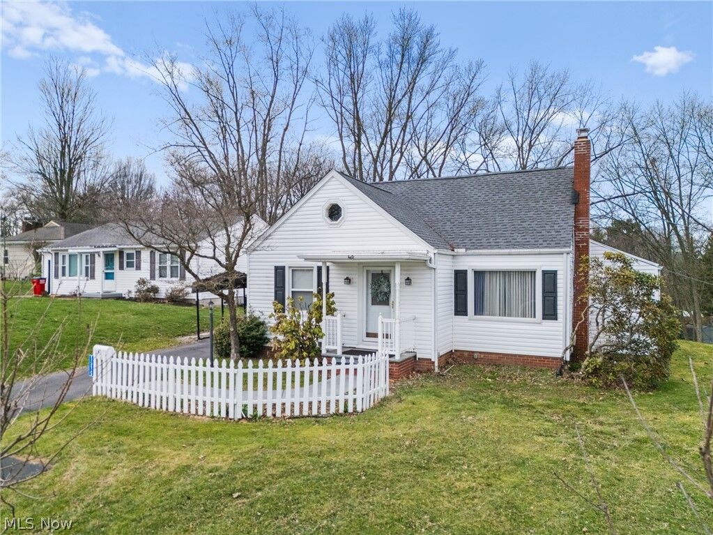 Property Photo: 1515 Manor Avenue NW OH 44708