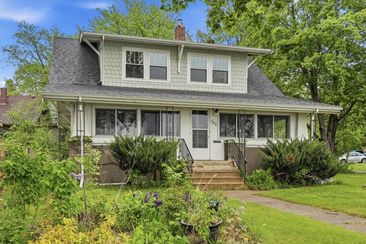 Property Photo:  202 Lake Boulevard S  MN 55313 