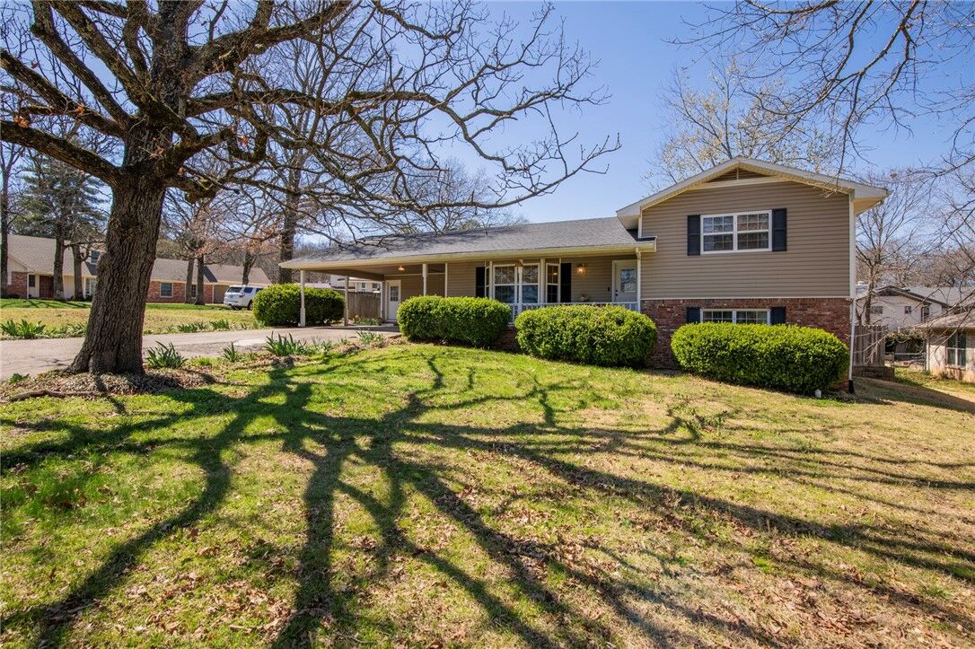 Property Photo:  2803 N Elizabeth Avenue  AR 72703 