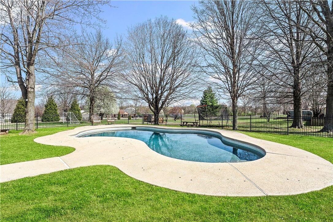 Property Photo:  5203 S Pleasant Lane  AR 72758 
