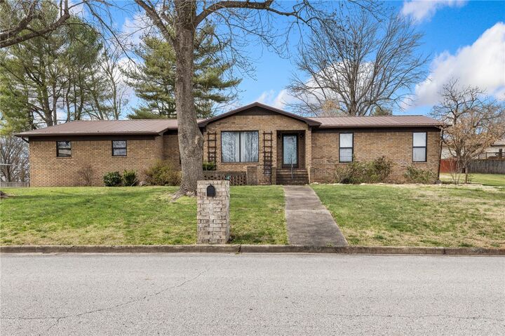 Property Photo: 402 Tamarind Street AR 72601