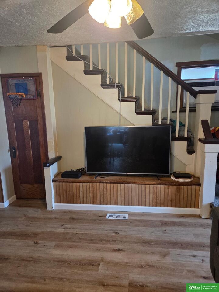 Property Photo: 701 Vine Street NE 68004