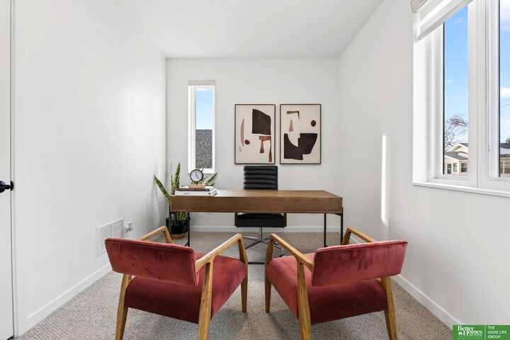 Property Photo: 5321 Elmwood Plaza NE 68106