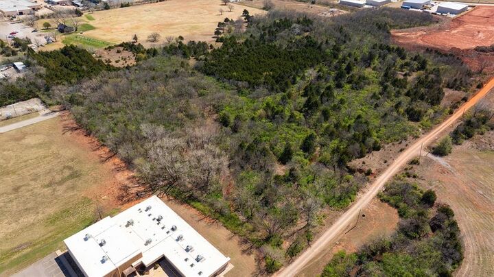 Property Photo: 7600 N Hudson Avenue OK 73116