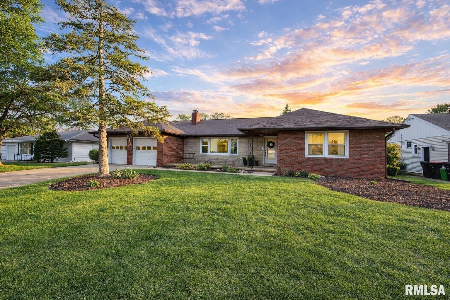 Property Photo:  326 W Knoll Crest Drive  IL 61614 