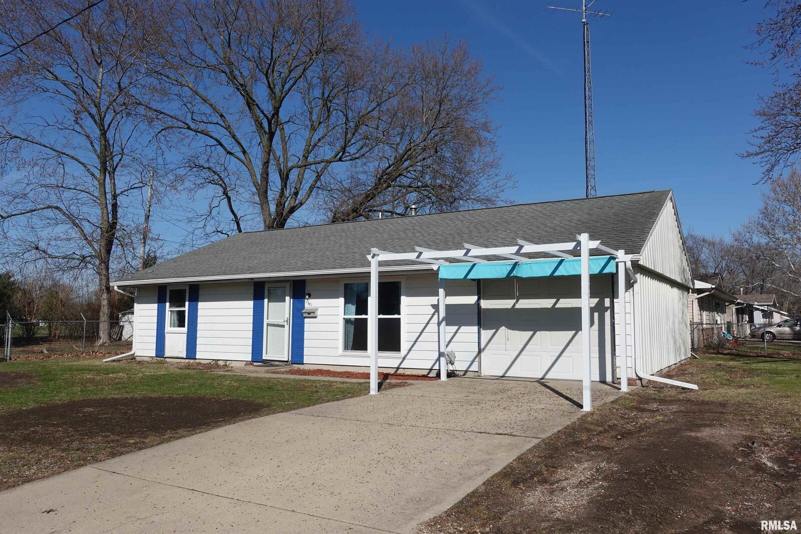 Property Photo:  1281 Russell Avenue  IL 61401 