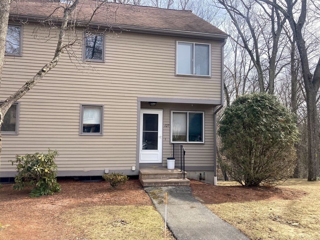 Property Photo:  127 Cortland Circle 127  MA 01453 