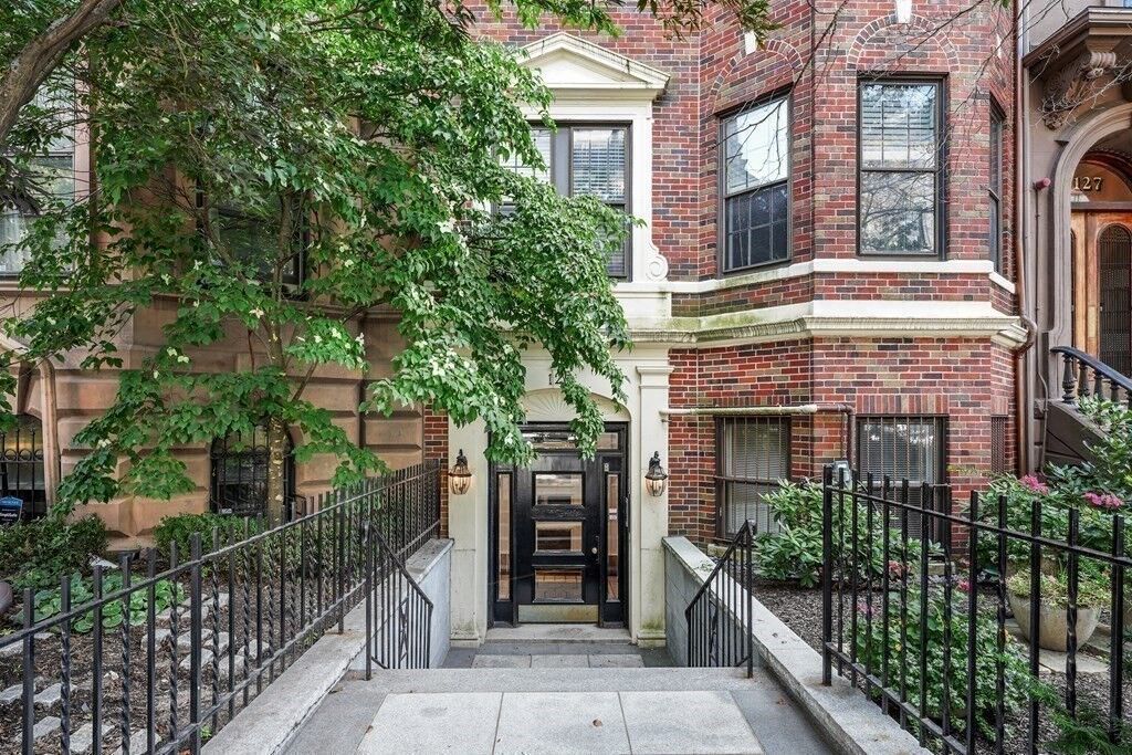 Property Photo:  125 Beacon St 1  MA 02116 