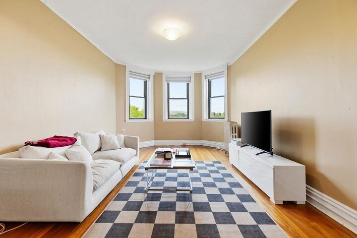 Property Photo:  378 Riverway 8  MA 02115 