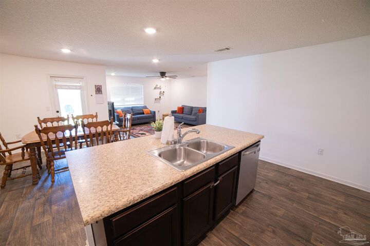 Property Photo: 6262 Churchill Cir FL 32583