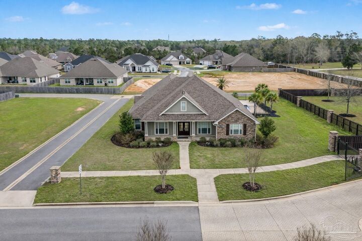 Property Photo:  2404 Meeting St  FL 32533 