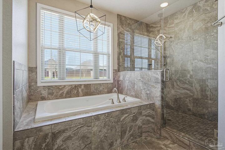 Property Photo:  2404 Meeting St  FL 32533 