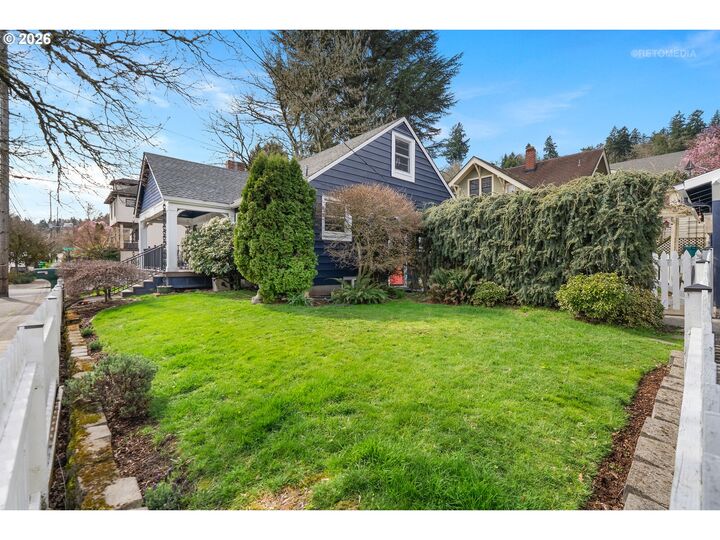 Property Photo:  6733 S Virginia Ave  OR 97219 