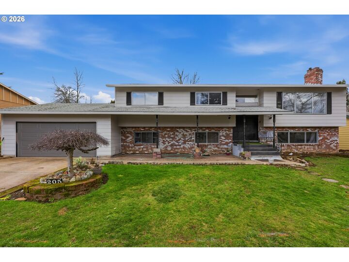 Property Photo: 205 SE Olvera Ave OR 97080