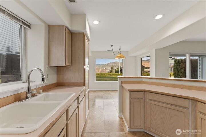 Property Photo:  2305 W Woodin Ave 2E  WA 98816 