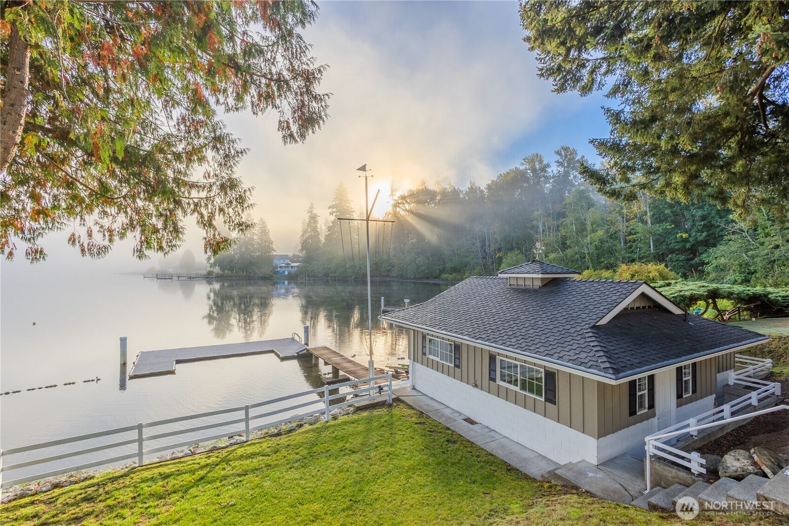 Property Photo: 1608 Euclid Avenue WA 98229