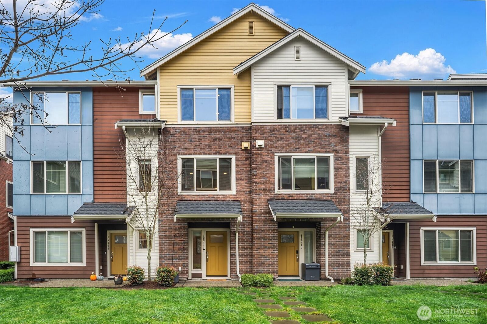 Property Photo:  15711 NE 14th Alley  WA 98008 