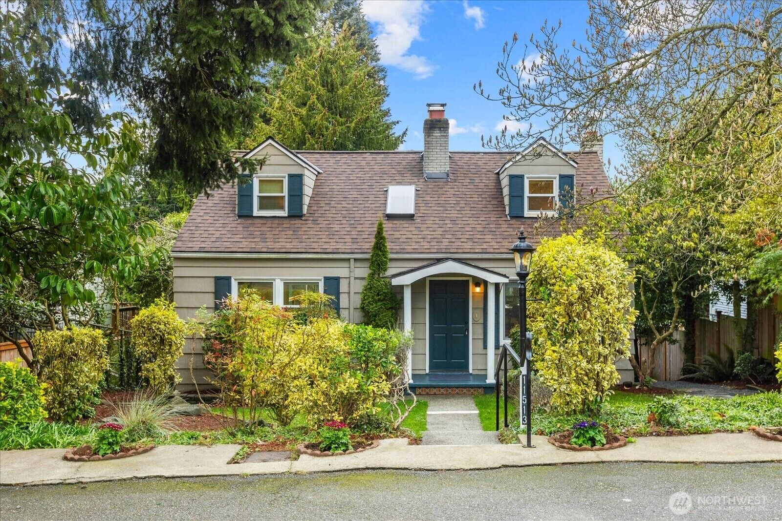 Property Photo:  11513  Palatine Avenue N  WA 98133 