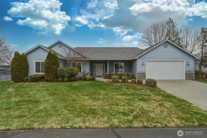 Property Photo: 803 SE Vintage Way WA 99324