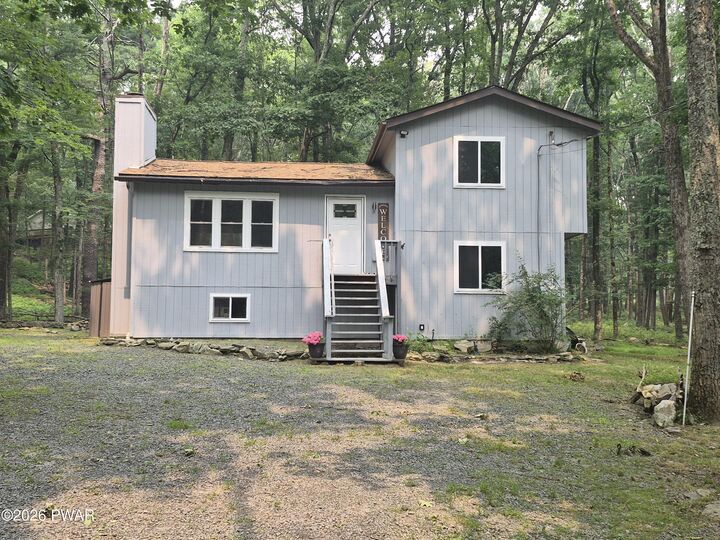 Property Photo:  805 Pastern Court  PA 18428 