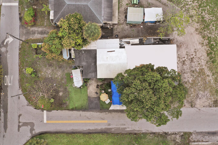 Property Photo: 630 NW 15th Avenue FL 33069
