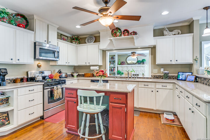Property Photo:  313 Roosevelt  TX 78006 