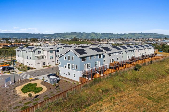 Property Photo:  102 Skyline Vista Way  CA 95076 