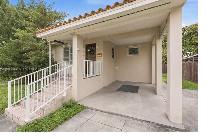 Property Photo: 1930 SW 82nd Ave FL 33155