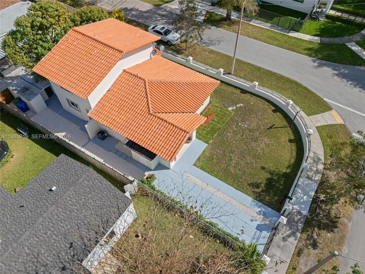 Property Photo:  5251 SW 6th St  FL 33134 