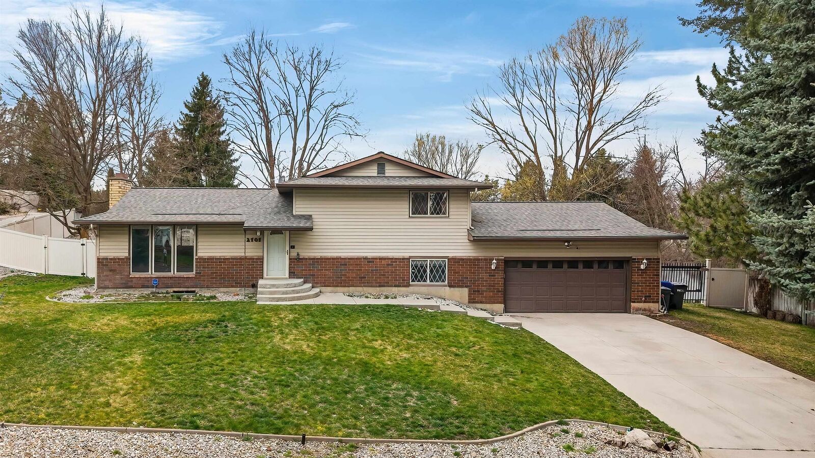 Property Photo: 2707 E Player Dr WA 99223