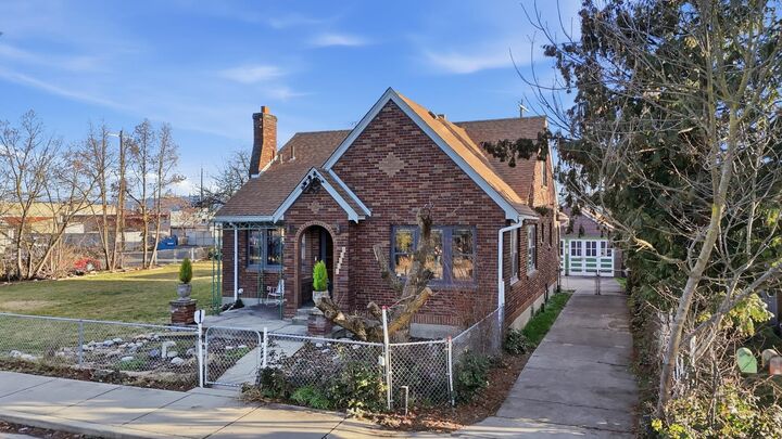 Property Photo:  5038 E Commerce Ave  WA 99212 