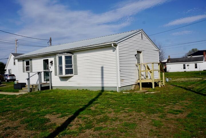 Property Photo:  104 West Street  OH 45661 