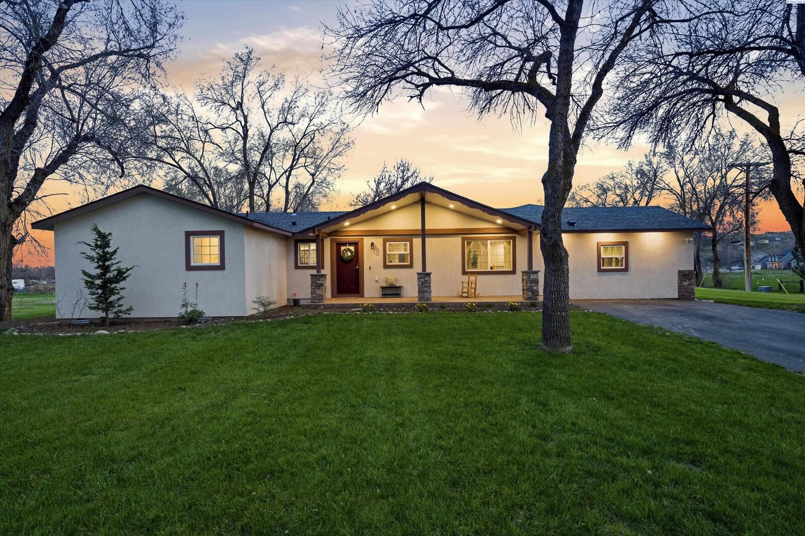 Property Photo:  2745 W Van Giesen St  WA 99354 