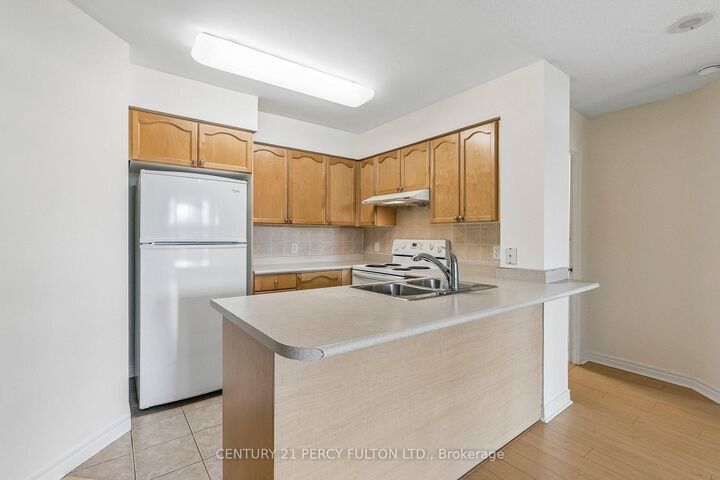 Property Photo:  23 Hollywood Avenue 901  ON M2N 7L8 