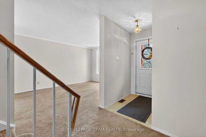 Property Photo: 97 Huntsman Crescent ON K2M 1H8