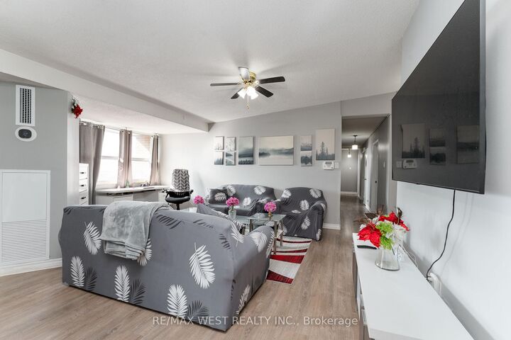Property Photo: 4062 Lawrence Avenue E 612 ON M1E 4V5