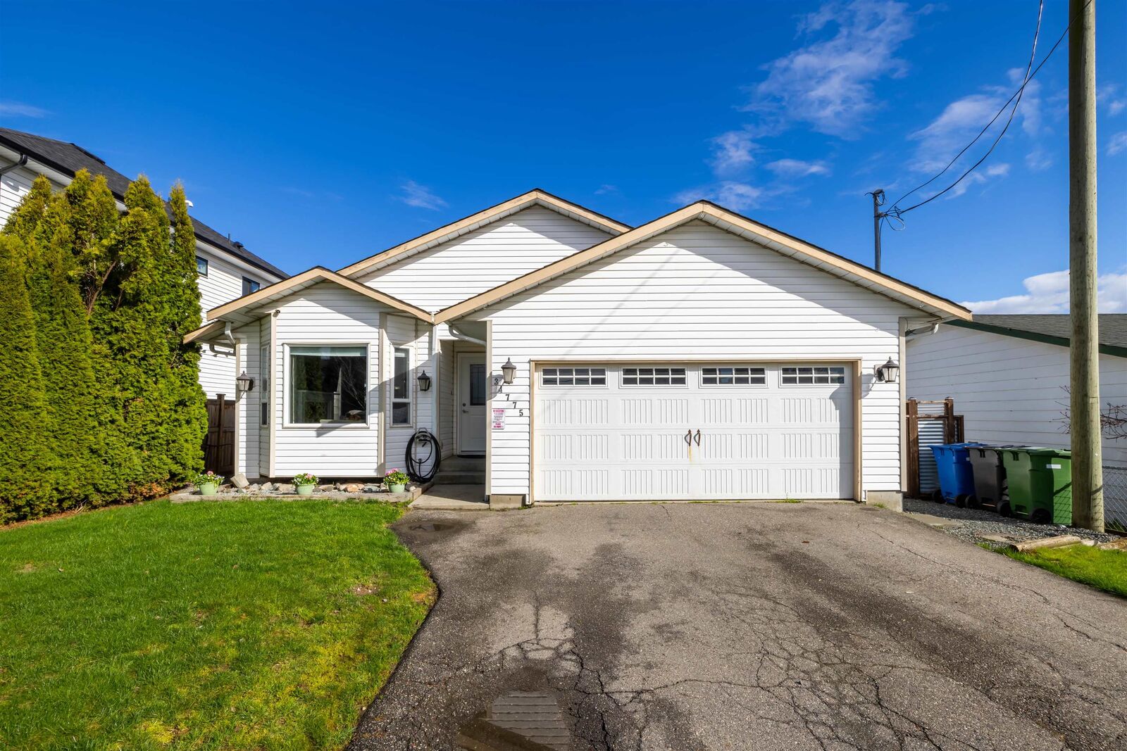 Property Photo: 34775 2nd Avenue BC V2S 8C1