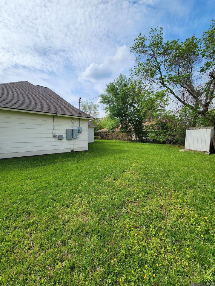 Property Photo:  10460 Birchwood Dr  LA 70807 