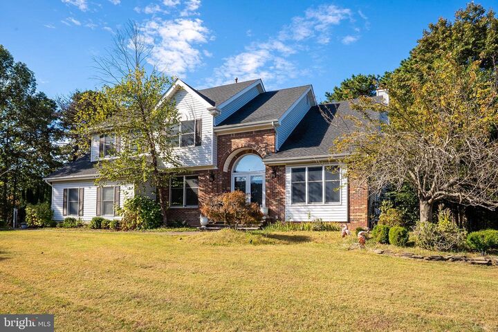 Property Photo:  11 Hampton Road  NJ 08831 